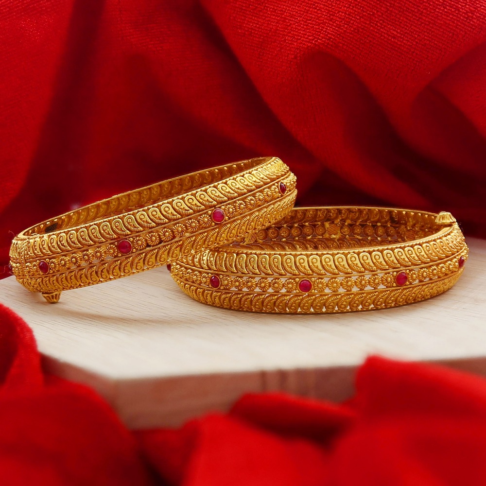 18 carat bangle